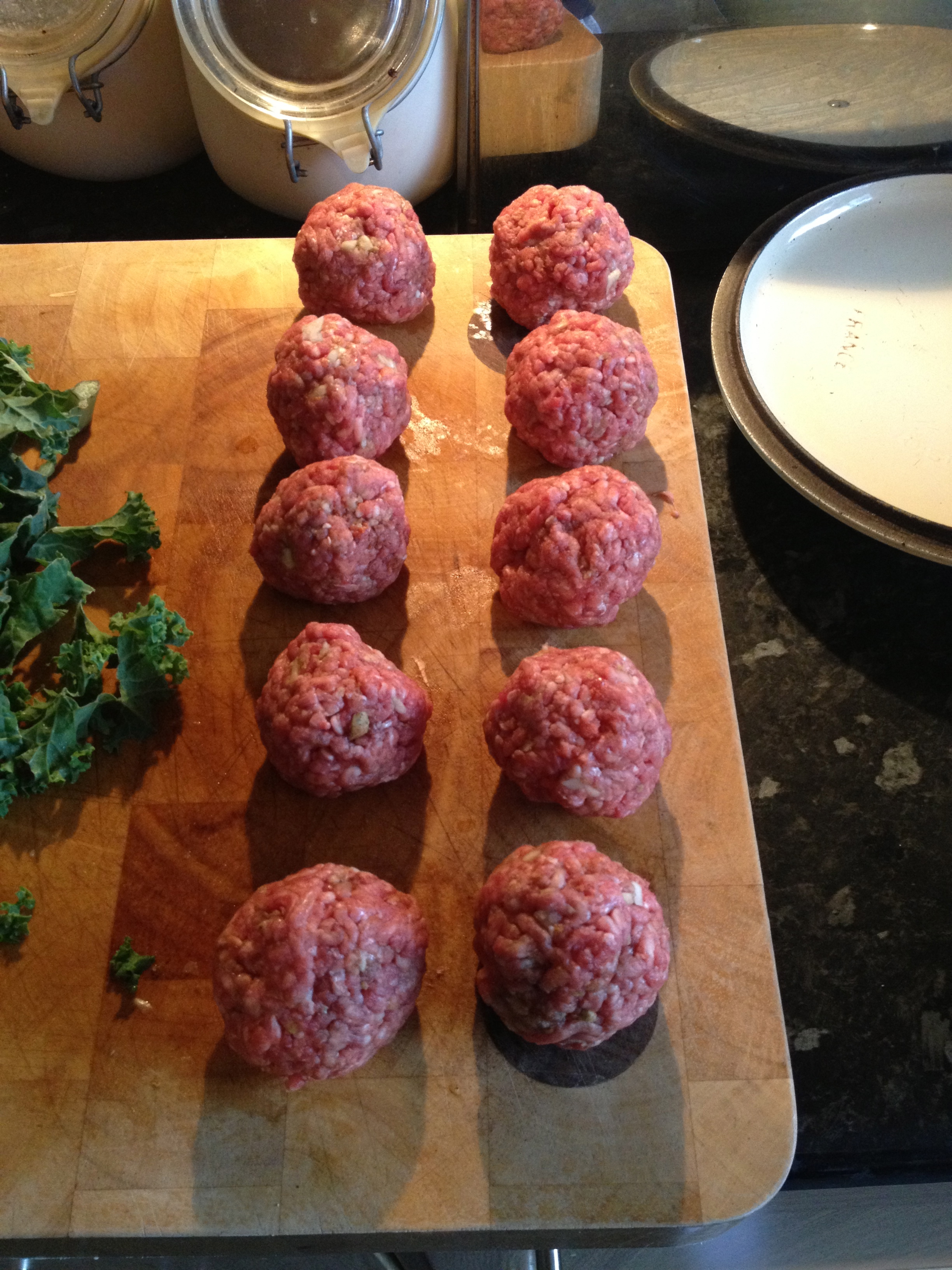 www.hoylesfitness.com, meatballs, paleo, low carb, weight loss, Meatballs in Tomato and Vegetable Sauce